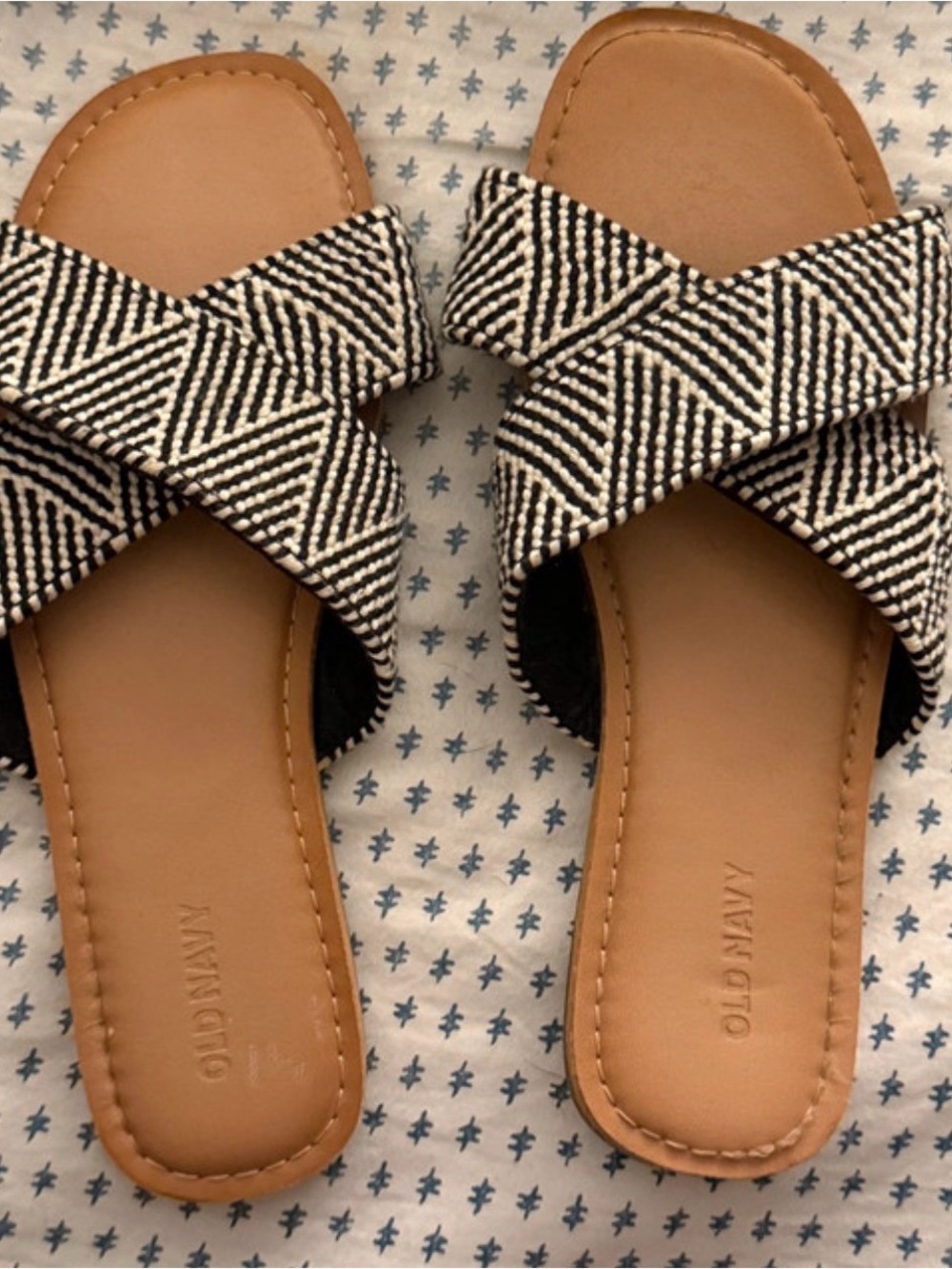 Old Navy Black & White Crisscross Slide Sandals